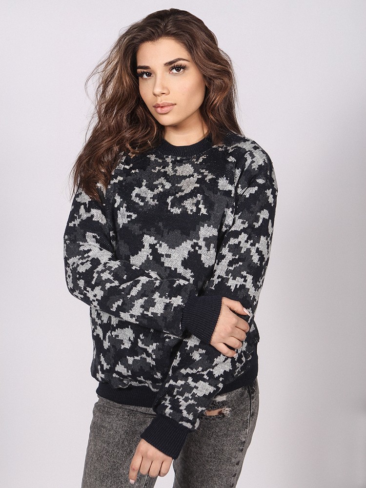 Свитер с обычной горловиной (цвета в ассортименте) Свитер с обычной горловиной (цвета в ассортименте)